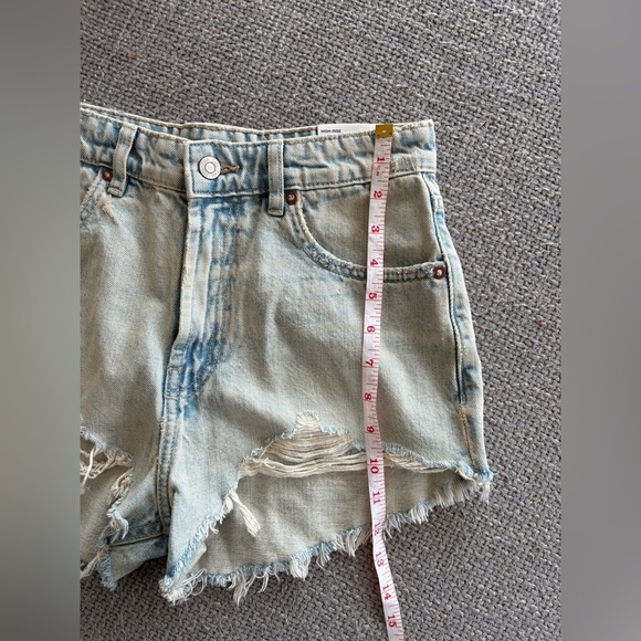 Brand new Zara High-Rise Curved Denim Shorts – Size US 4 / EUR 36 - Picture 9 of 9